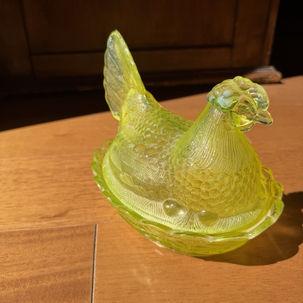 MINT Yellow Uranium Glass Hen on Nest 7" Vtg Covered Candy Dish UV Glow Chicken